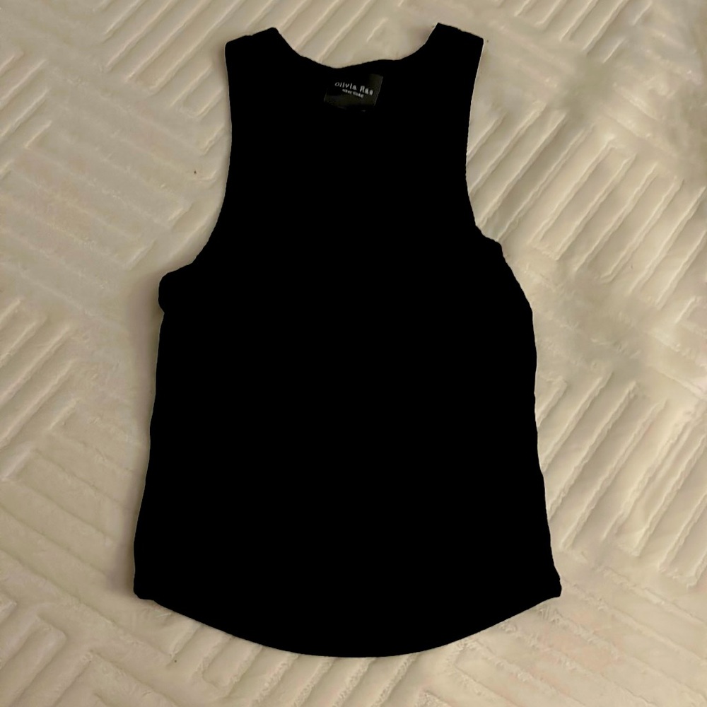 Cropped black shirt